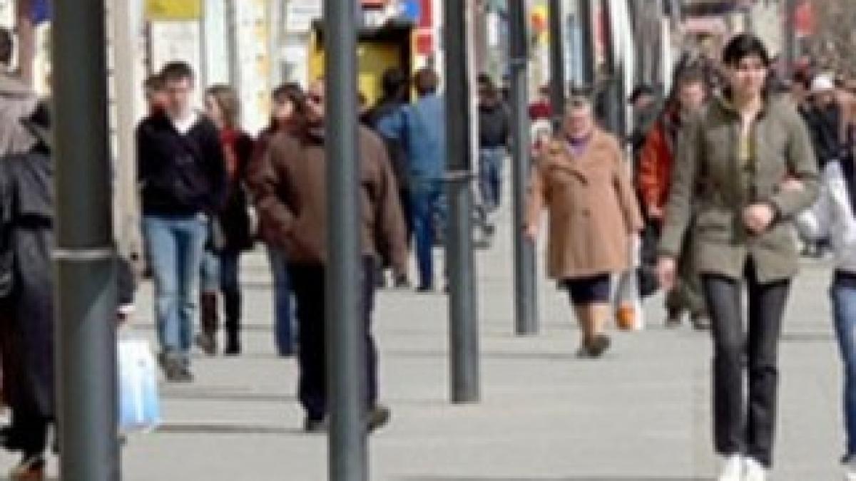 oameni-pe-strada-e1290000418174