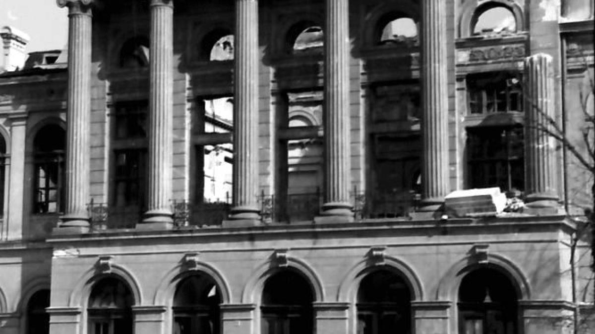 universitatea_dupa_bombardamente_fronton_1944_42429500