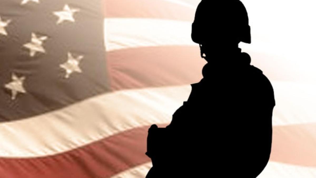 soldier_and_flag_82936500