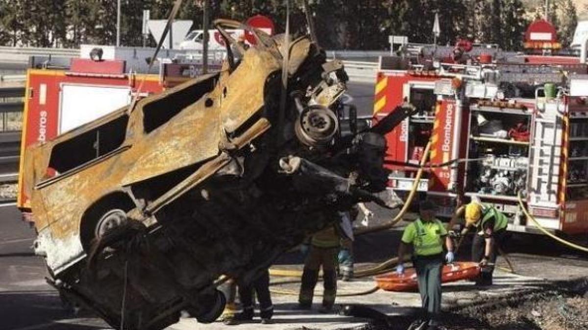 tragedie_in_spania_opt_romani_au_murit_dupa_ce_microbuzul_in_care_se_aflau_s_a_ciocnit_cu_un_tir_in_provincia_alicante_18488446_73908800