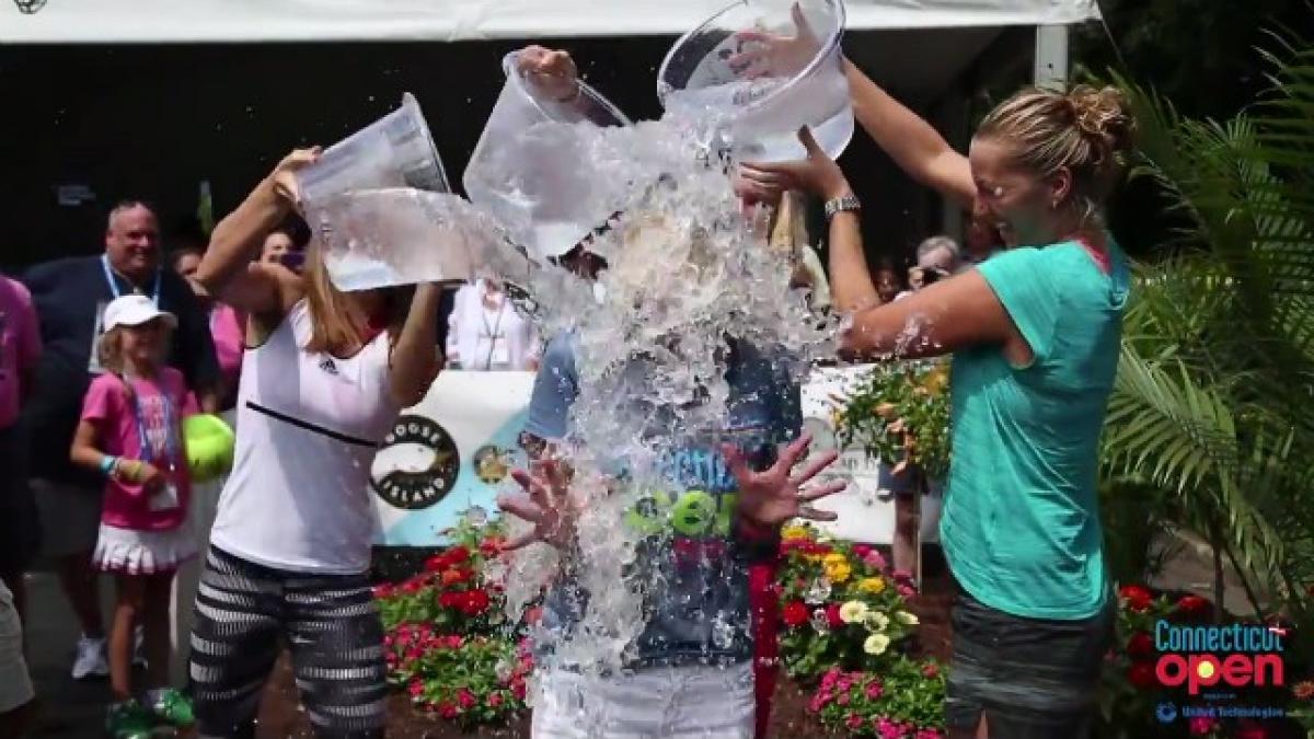 simona_halep_ice_bucket_challange_28387700