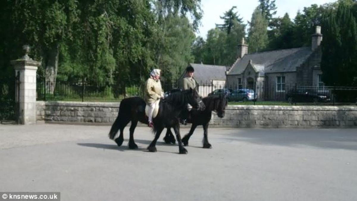 regina_elisabeta_a_ii_a_19044300