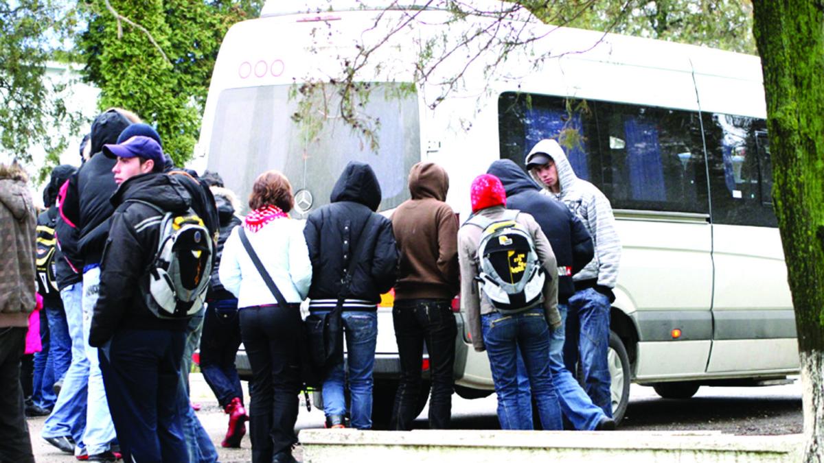 naveta_elevi_63805300