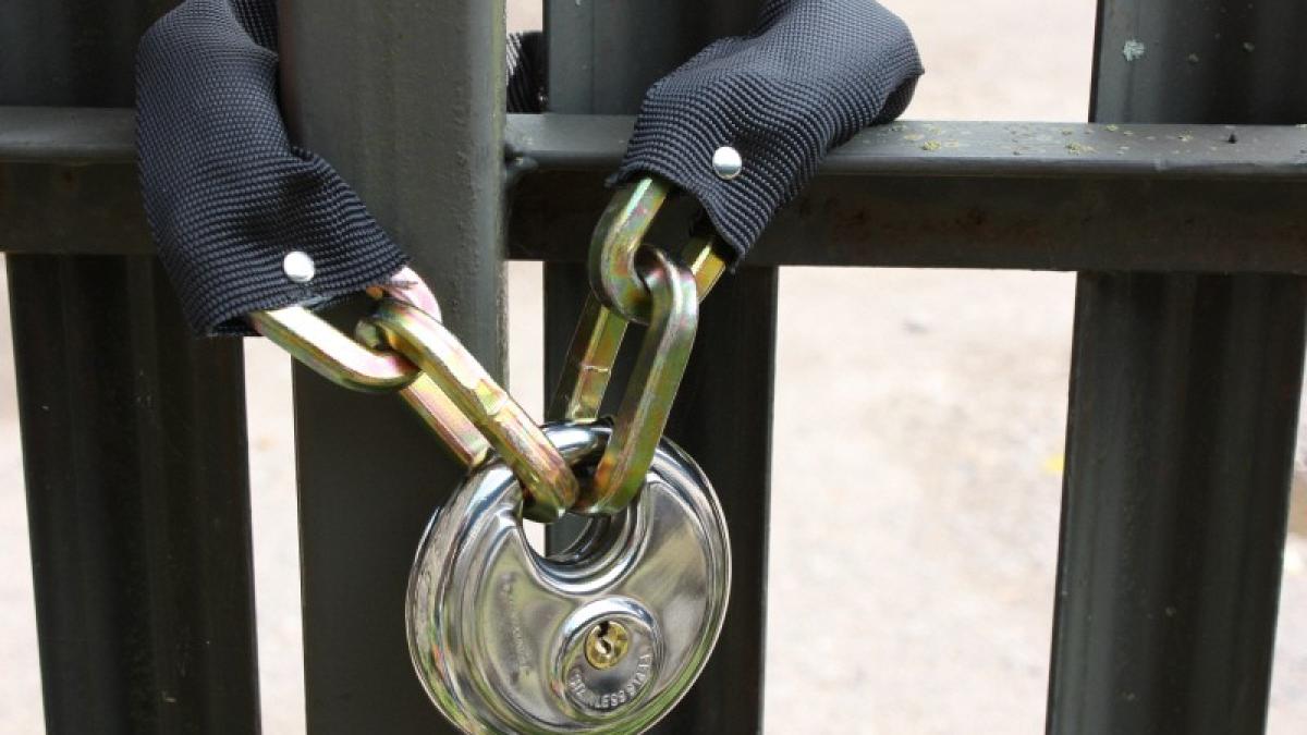 mc40_padlock_and_chain_for_gate_88322900