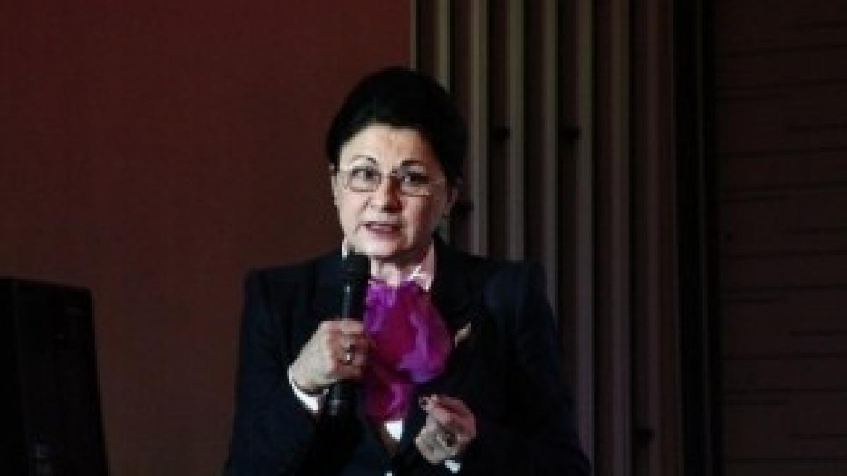 ecaterina-andronescu-dcnews-3_639x426