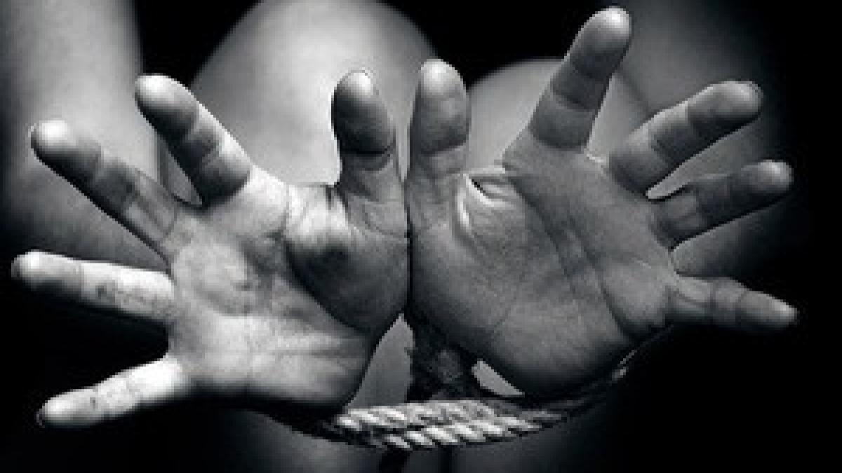 s300_hands_tied_960_x_640_89290000