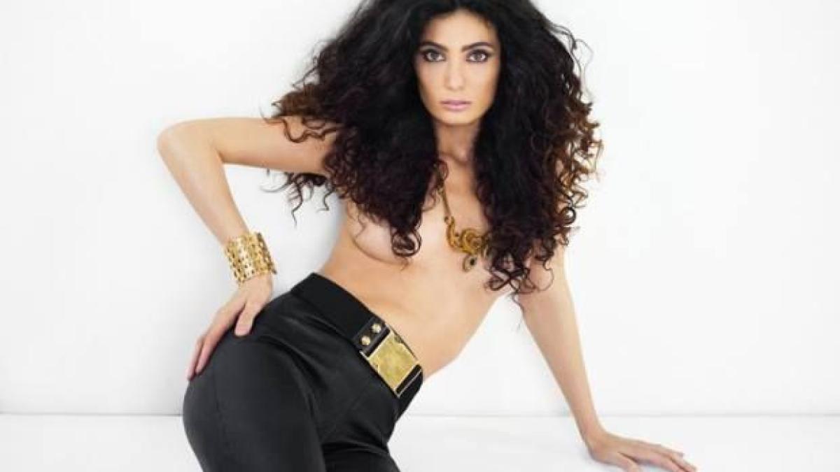 claudia_pavel_26300900