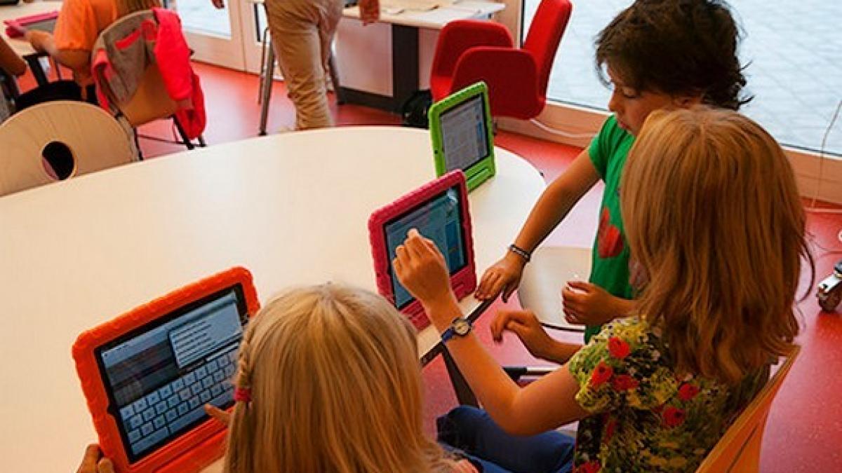 steve_jobsschools_1_89763800