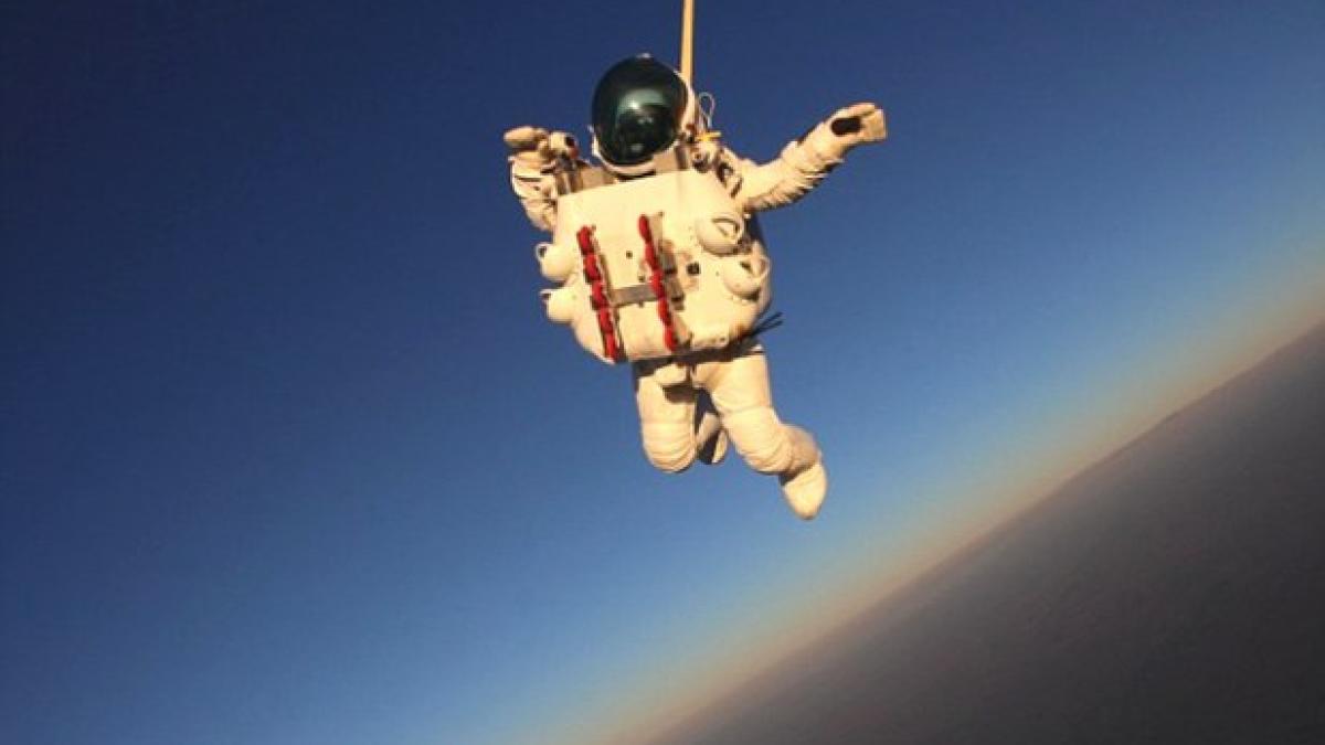 parachutist_s_record_brea_72741100