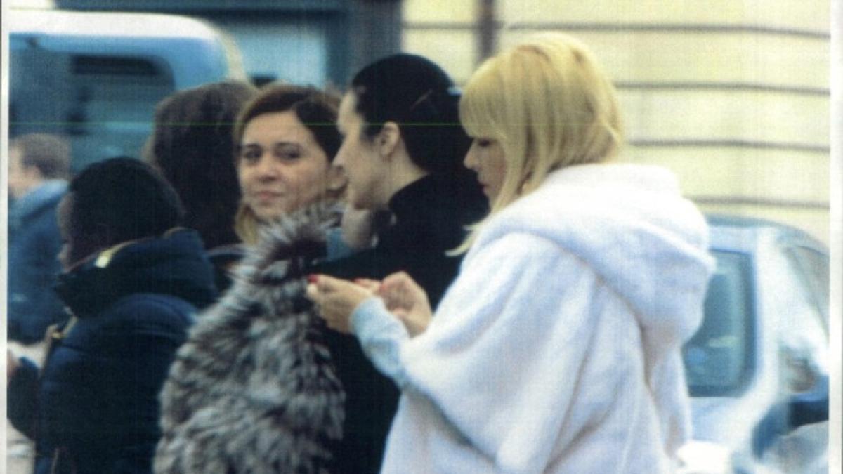 image_2014_10_30_18410590_70_elena_udrea_alina_bica_mijloc_imbracata_negru_60672900