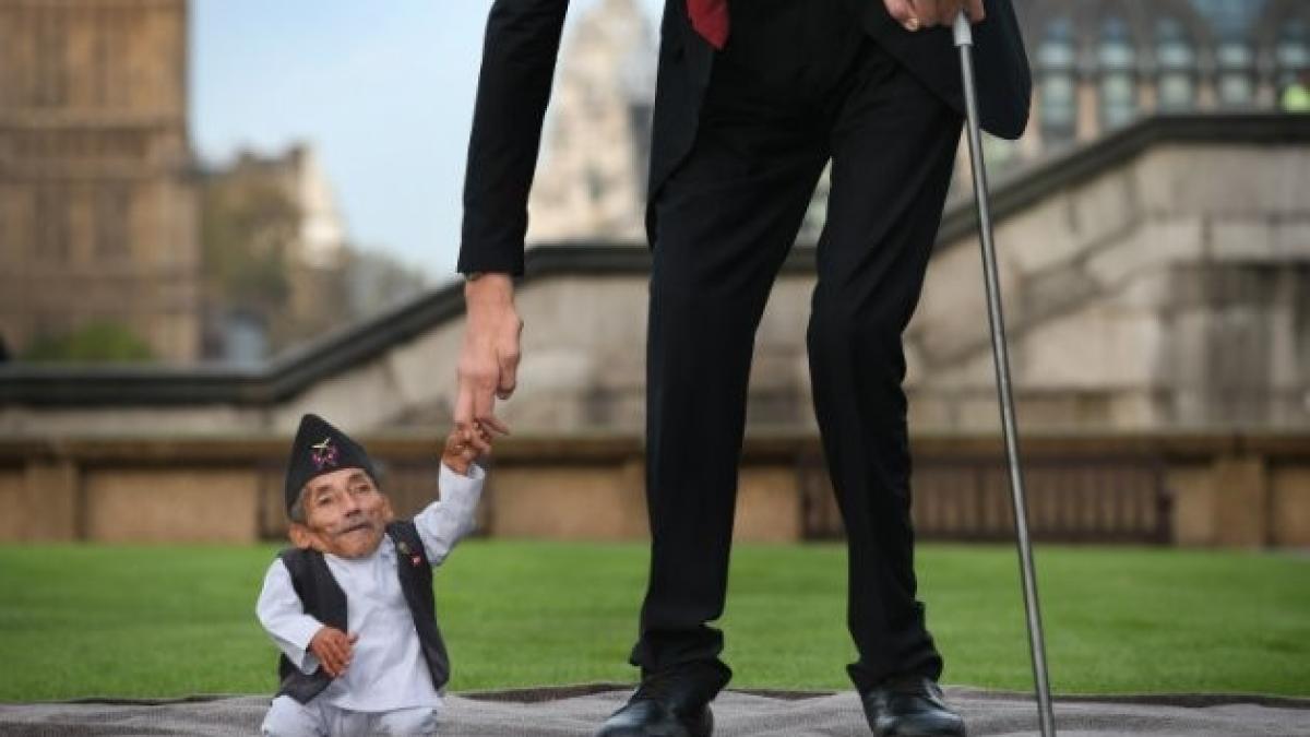 worlds_tallest_shortest_men_meet_20141113_092430_960_78140300