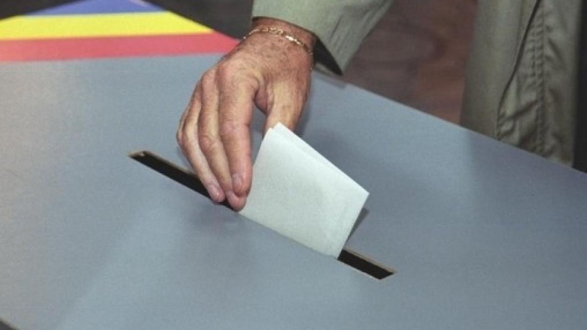 becprc_3a_kelemen_hunorprc_2c_primul_pe_buletinul_de_vot__pe_poziprc_c5prc_a3ia_a_douaprc_2c_klaus_iohannis__pontaprc_2c_al_patrulea_500384_93762200