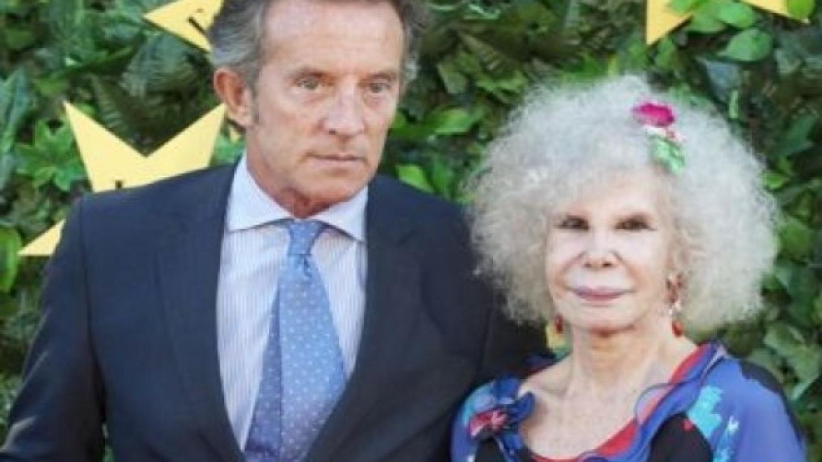 media_402204190_ducesa_de_alba_mai_fericita_ca_oricand_la_bratul_noului_sot_priviti_cum_radiaza_de_fericire_165105_52309700