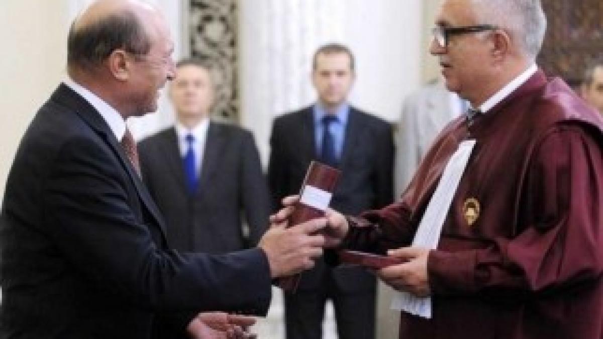 basescu-zegrean-ghimpele-630x472