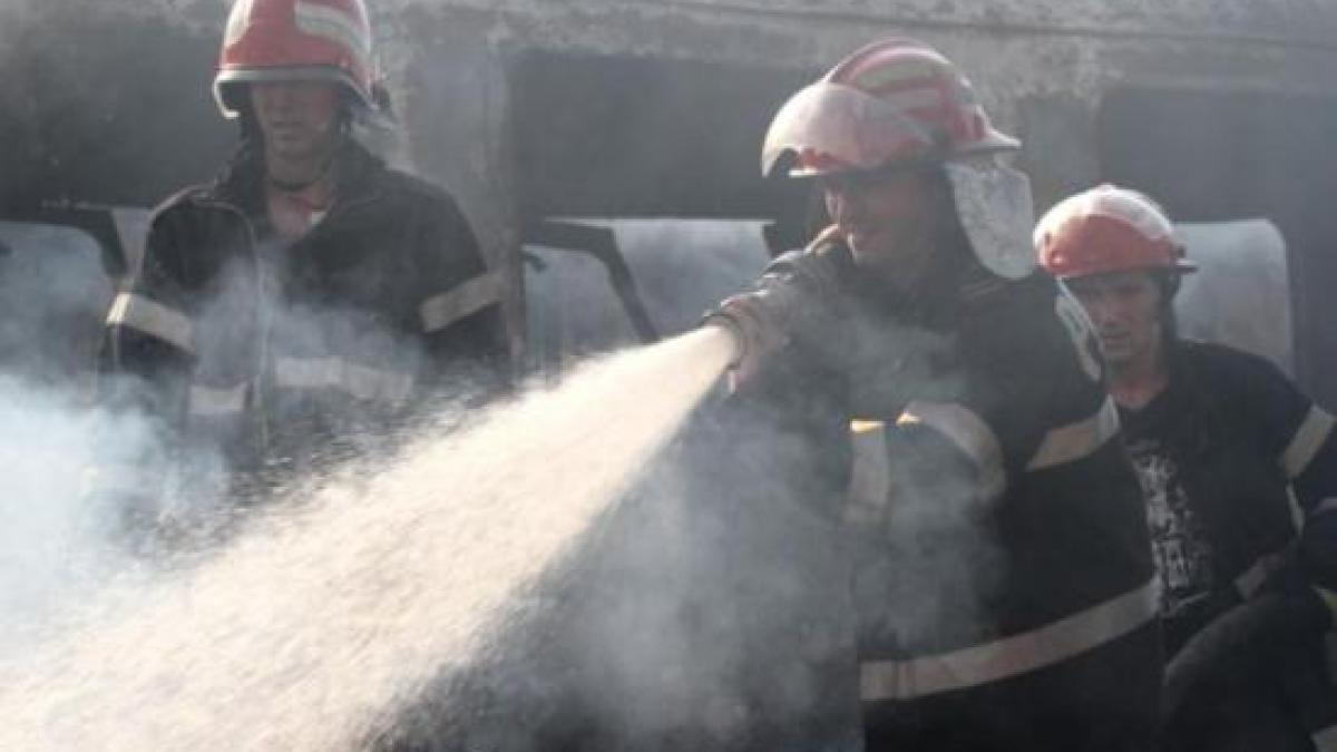 explozie_intr_un_bloc_de_locuinte_din_medgidia_cel_putin_12_persoane_au_fost_ranite_250141_08396100