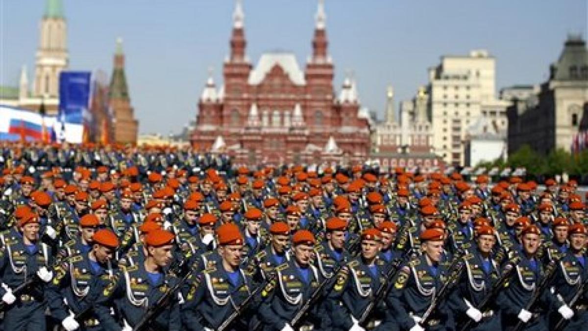 large_russian_military_cadets_victory_day_may9_09_81929700