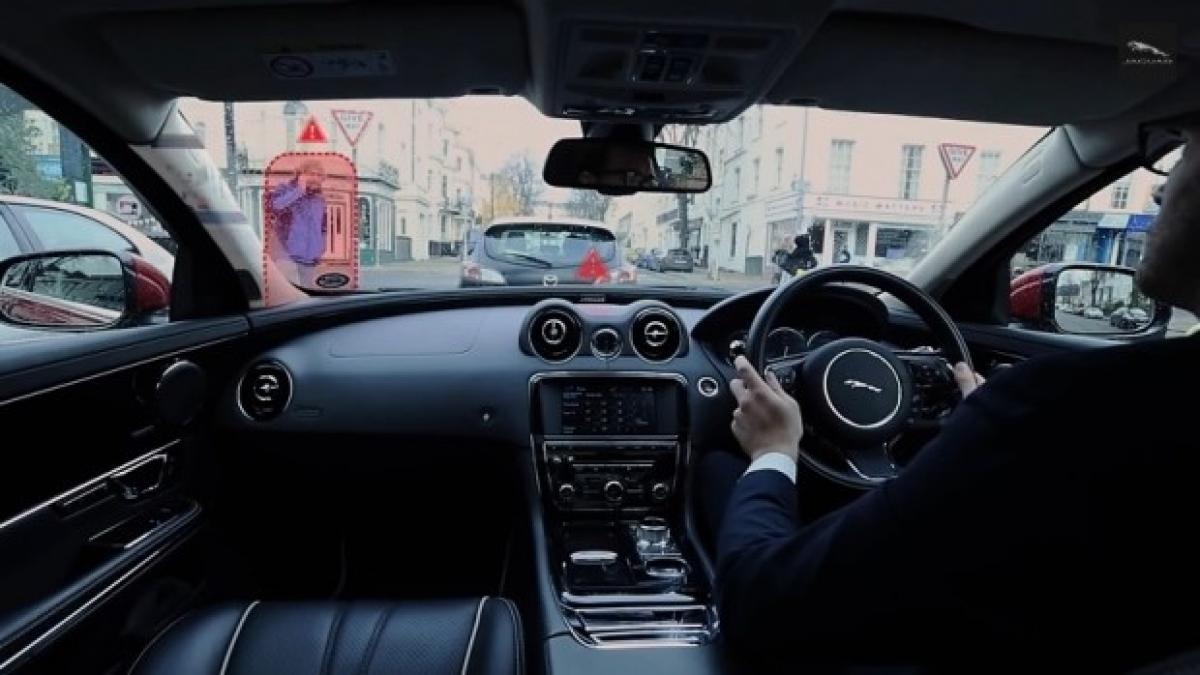 jaguar_360_virtual_urban_windscreen_72076100_58941200