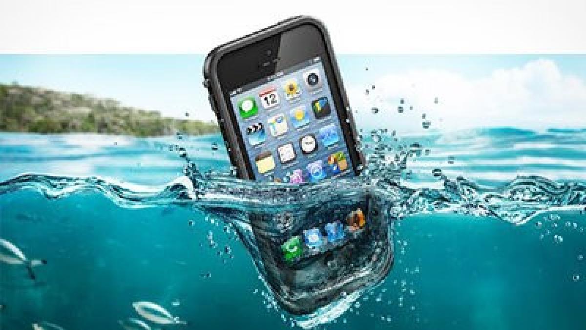 rsz_iphone_in_water_31092500