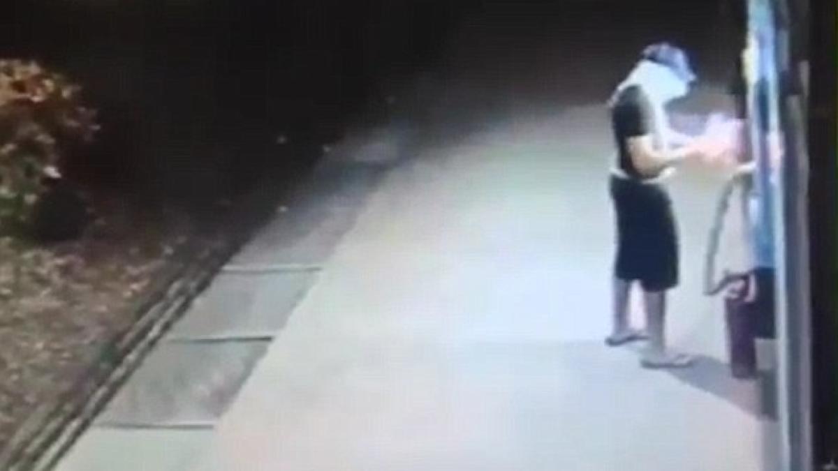 2452a25400000578_2890823_image_a_12_1419913311665_40819700