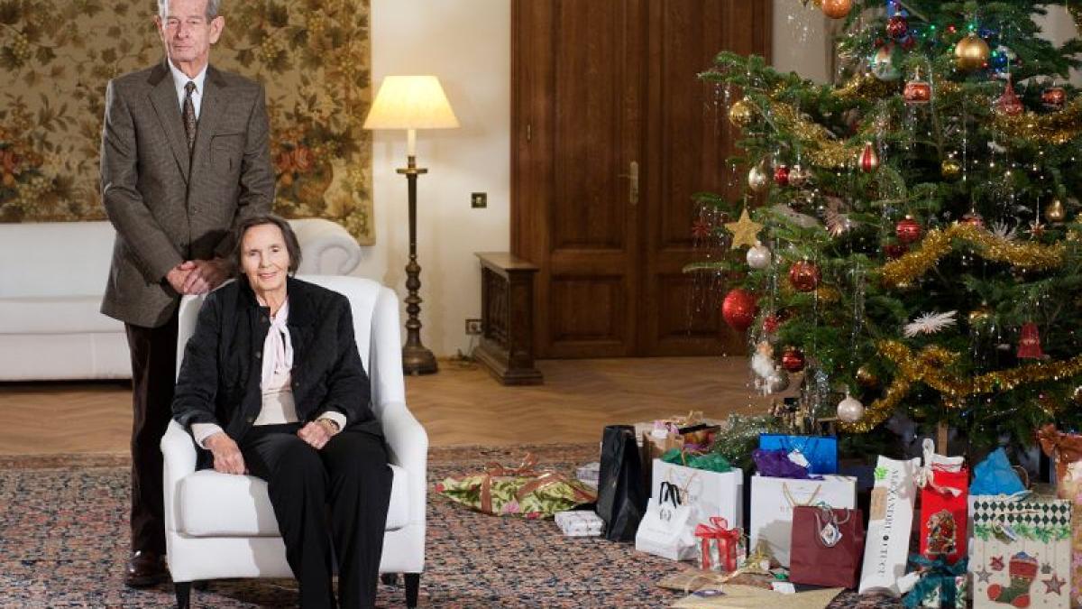 regele_mihai_si_regina_ana_savarsin_craciun_2012_49028000