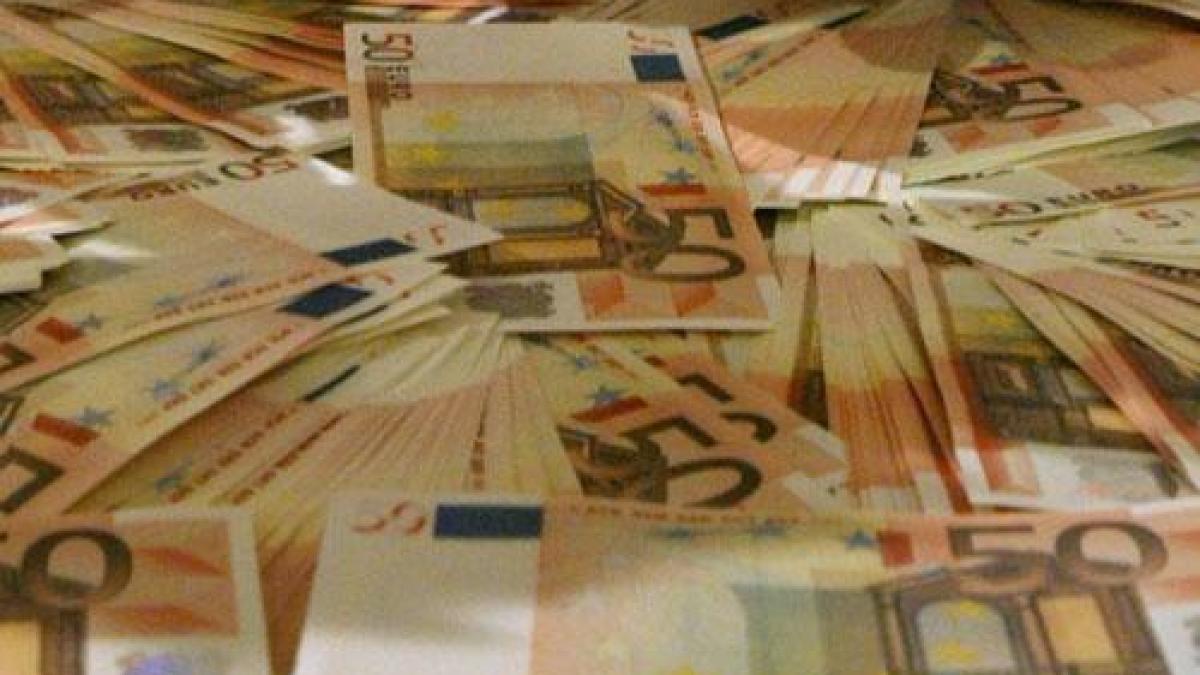 l_fesf_klaus_regling_czpacite_fonds_standard_poors_pas_impact_42944100