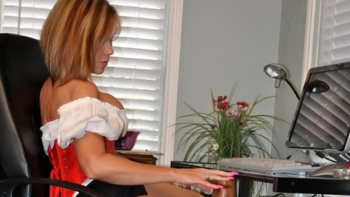 secretara_blonda_27764300