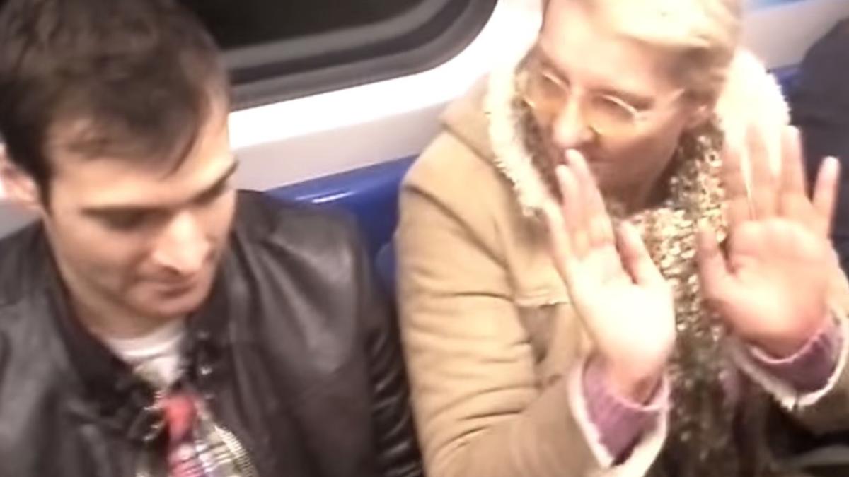 no pants subway ride bucure ti reac ie fabuloasa a unei batrane video