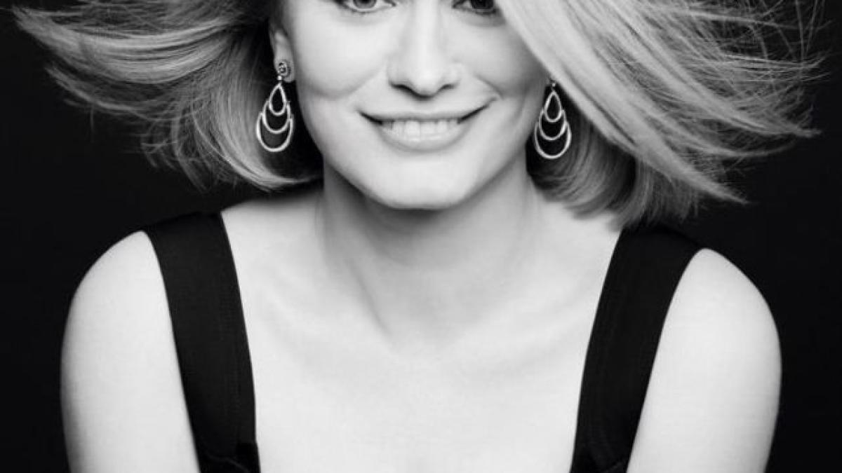 andreea_esca_91387700