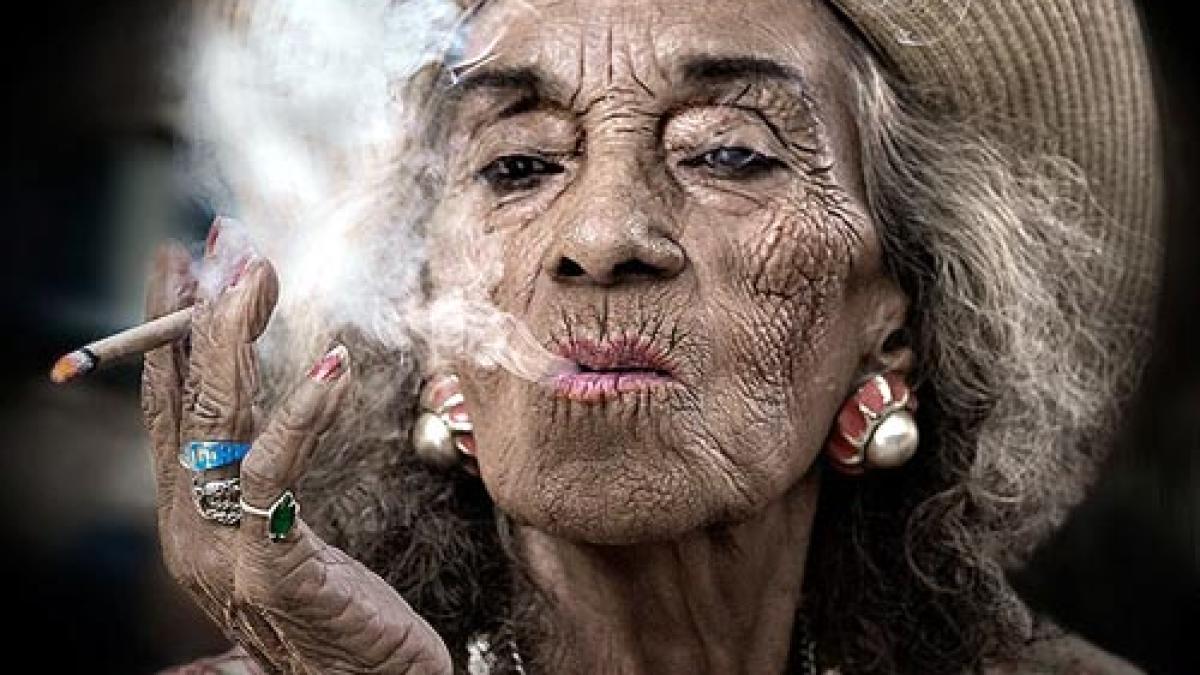 stylish_old_lady_83081700