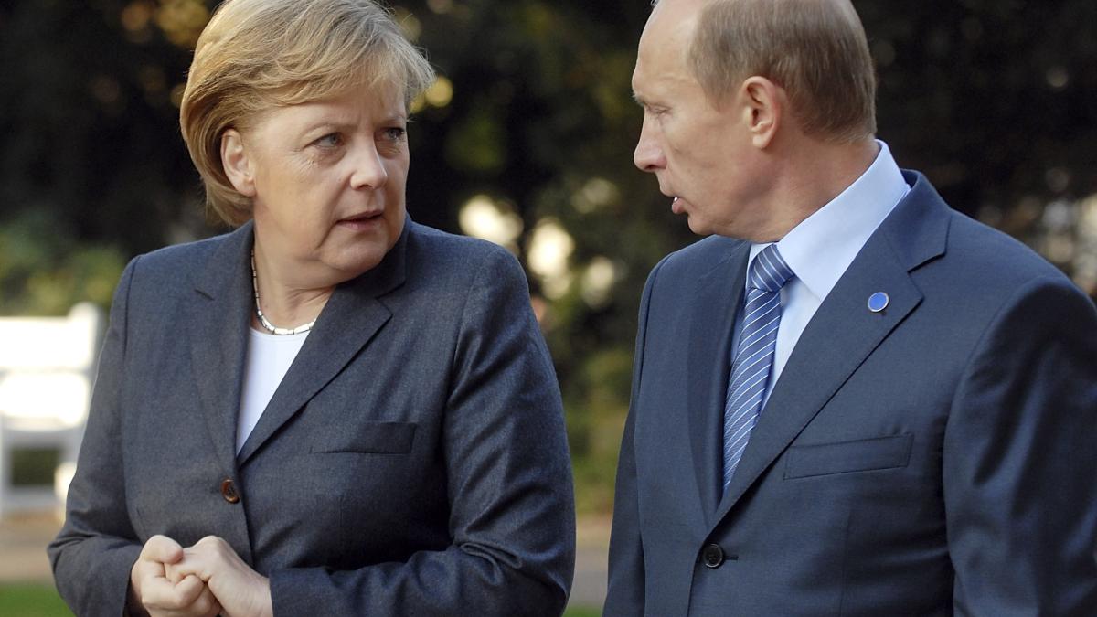 putin_merkel1_00235500