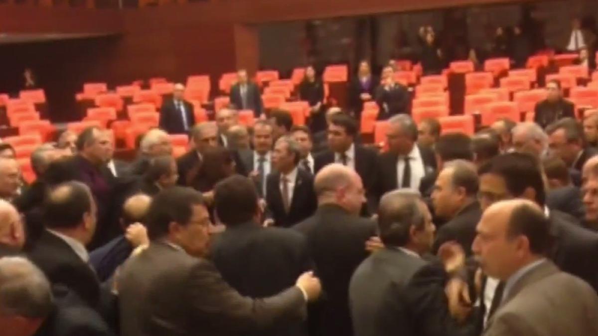 turcia bataie in parlament doi ale i au aajuns la spital