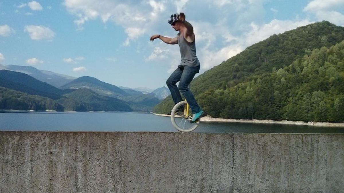 faviu cernescu romanul care sfideaza moartea a cucerit presa britanica video