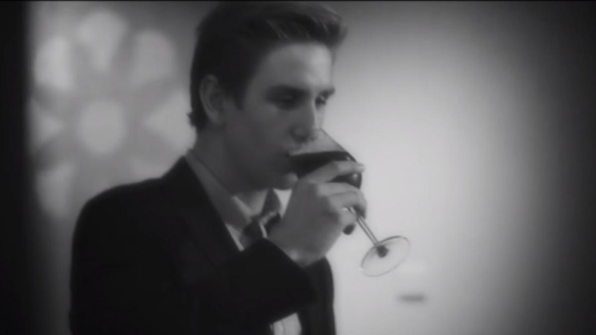 clip vertic cum s ar comporta clien ii agen iilor de publicitate intr un bar video