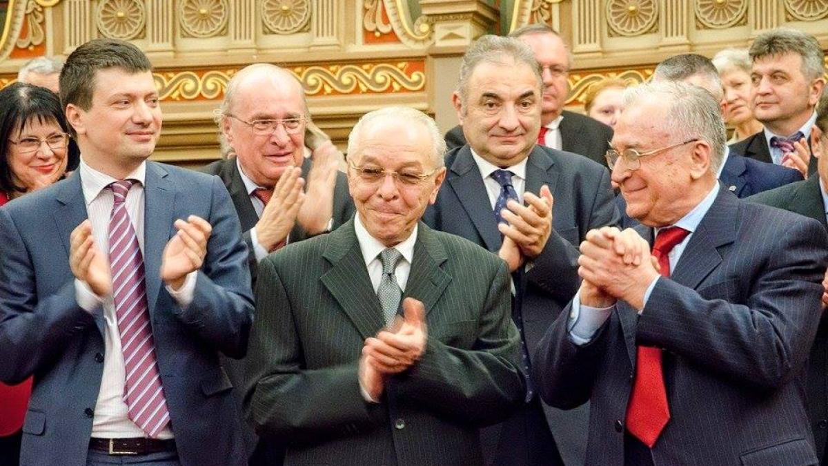 11009981_977968412221331_2016363507287381681_n_05282200