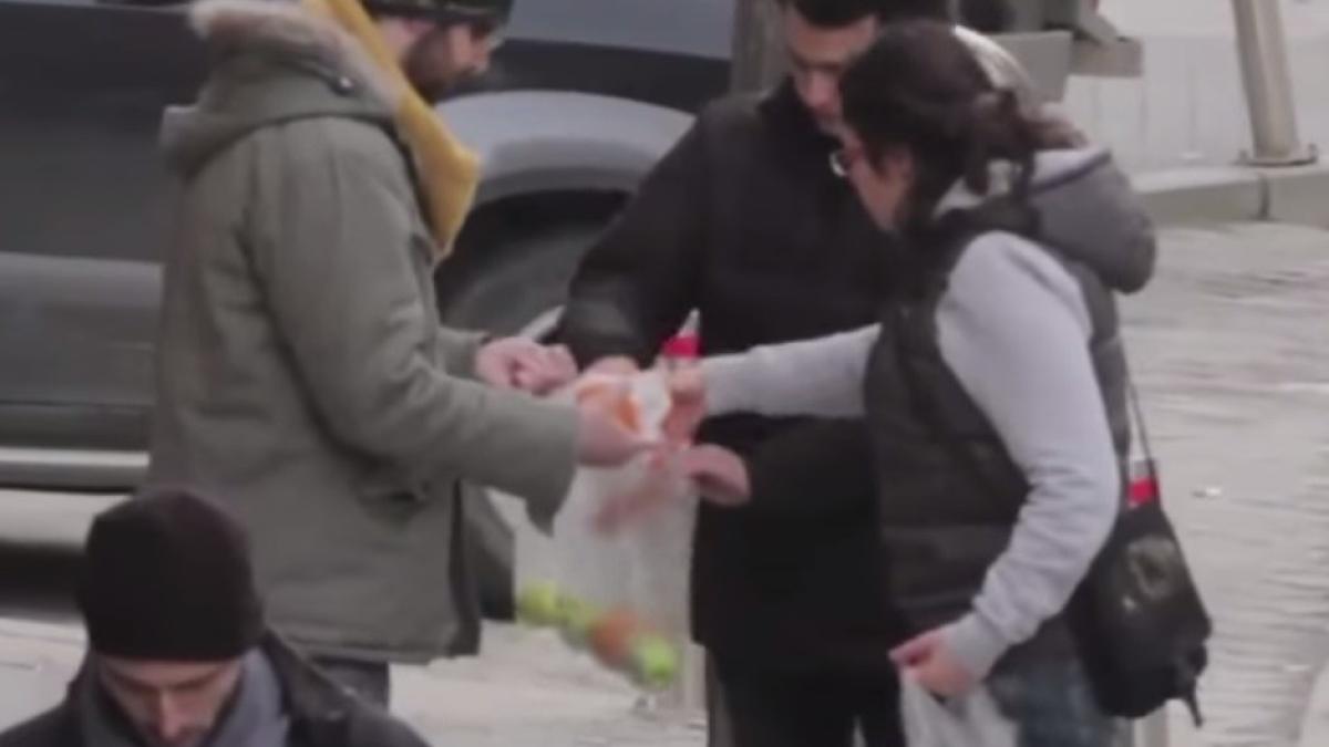 gestul emo ionant pe care un cartier intreg l a facut pentru un surdomut video