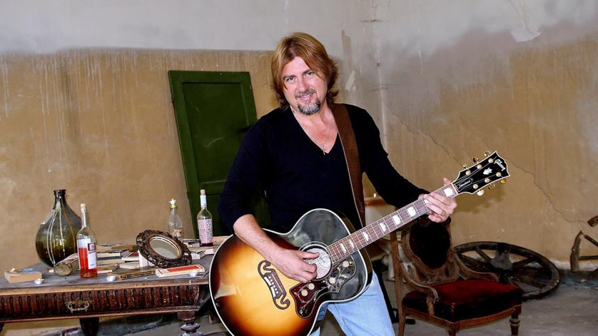 adrian sarma an interviu artistul nominalizat la premiile radio romania