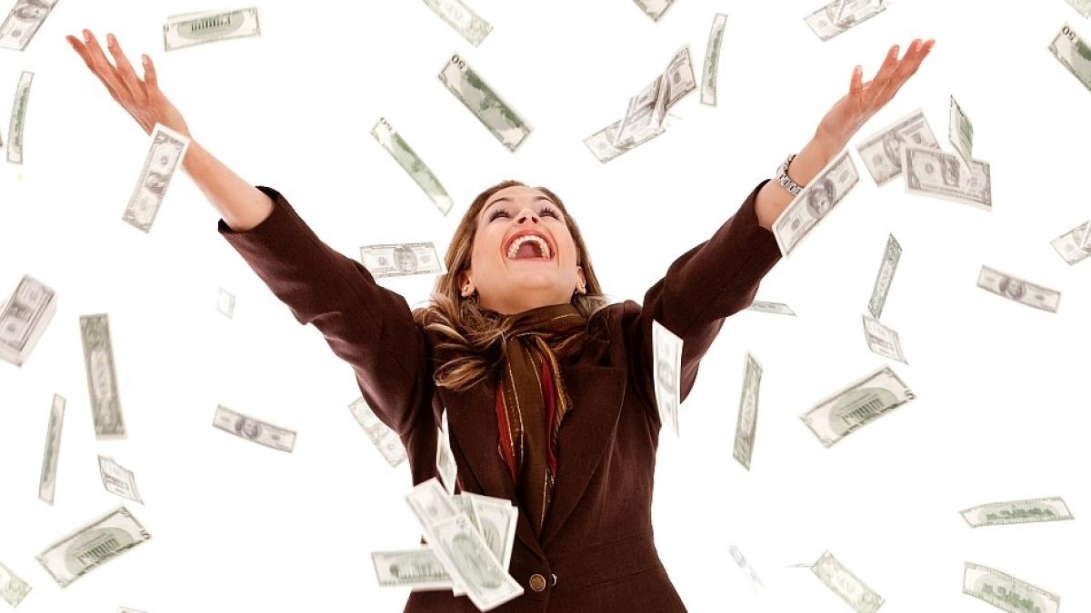 ploua_cu_dolari_60841200