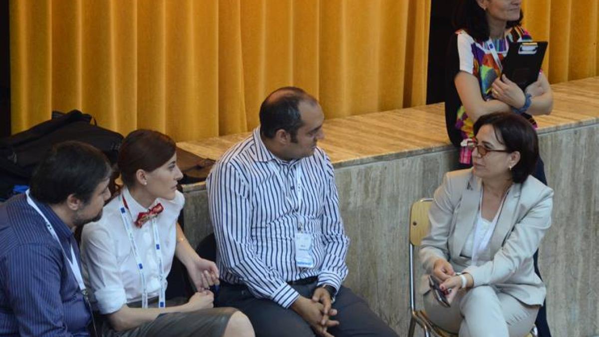 1013034_567873126598947_1356439132_n_01302400