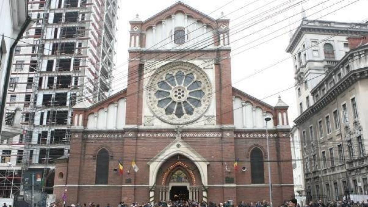 cathedral_plaza_56bf9f4489_94955800