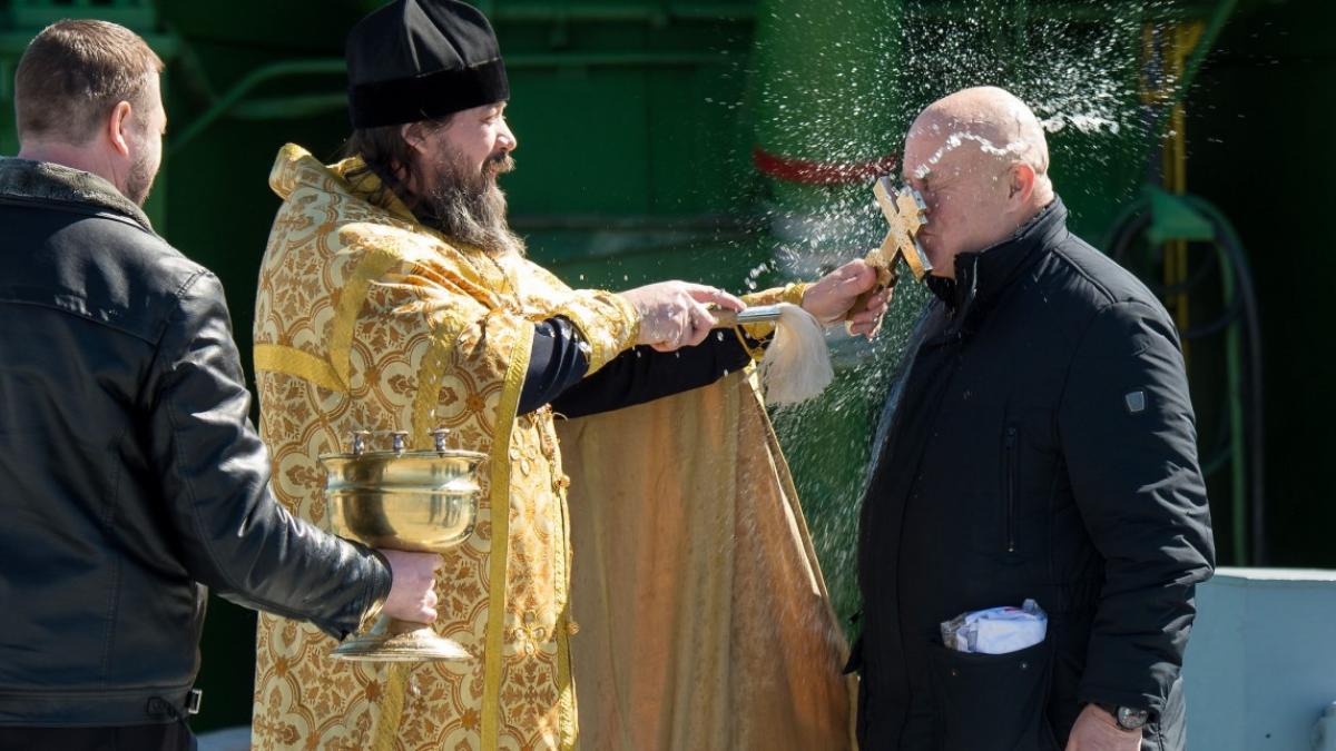 rusia imagini senza ionale cu preo ii bisericii ortodoxe pe cosmodromul din baikonur