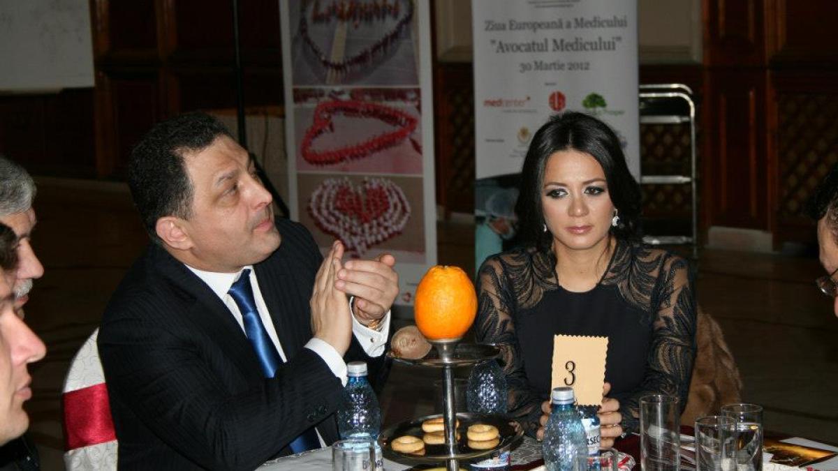 261534_4584619906782_2017685071_n_31177400