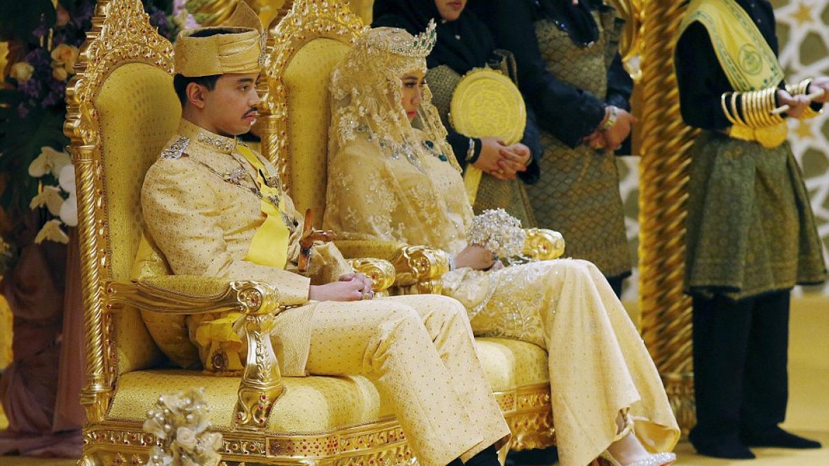 nunta regala in brunei smaralde cat un ou de prepeli a i pantofi incrusta i cu cristale swarovski