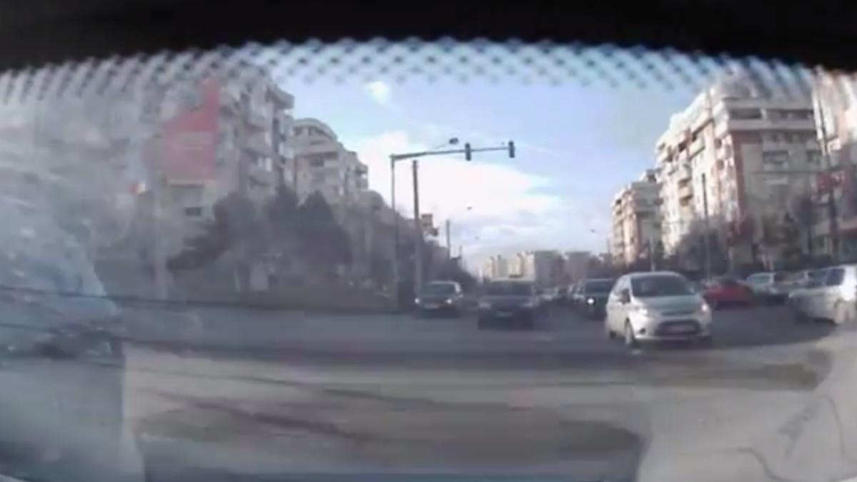 un clujean ii face de ras pe nesim i ii din trafic video