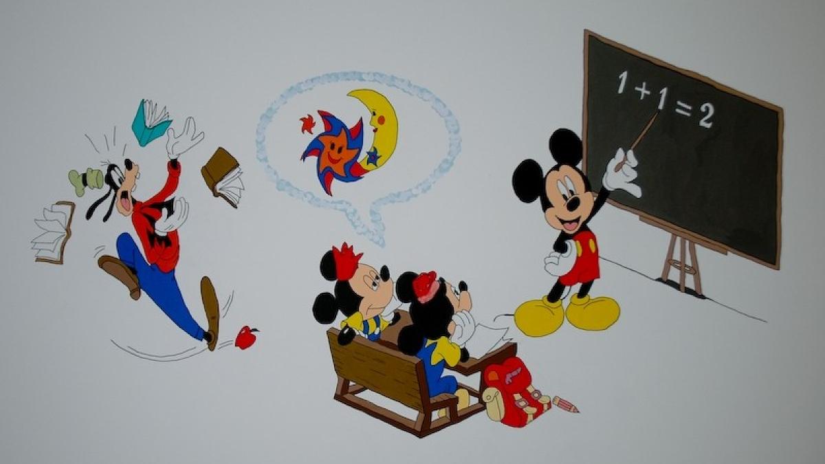 pictura_pe_perete_la_scoala_87201800