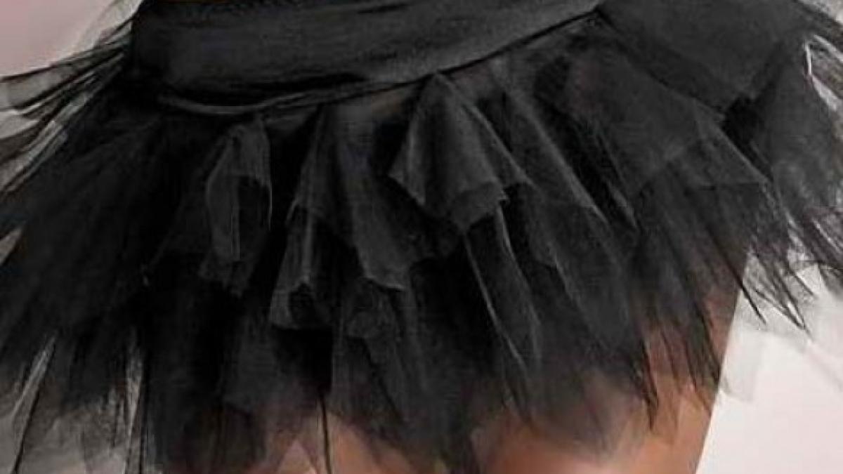 fuste_scurte_la_moda_in_2015_fusta_din_tul_37668100