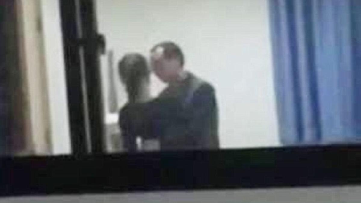 profesor_eleva_39915100