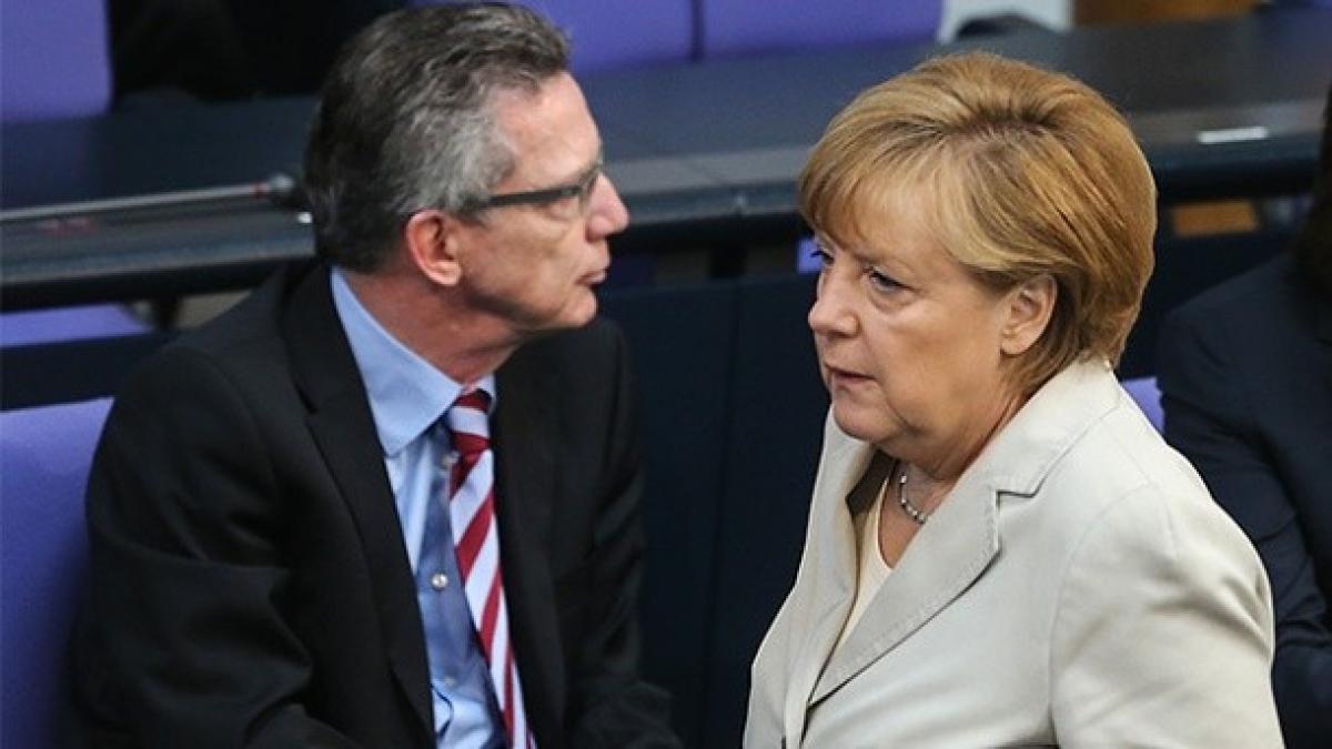 merkel_maiziere_83437300