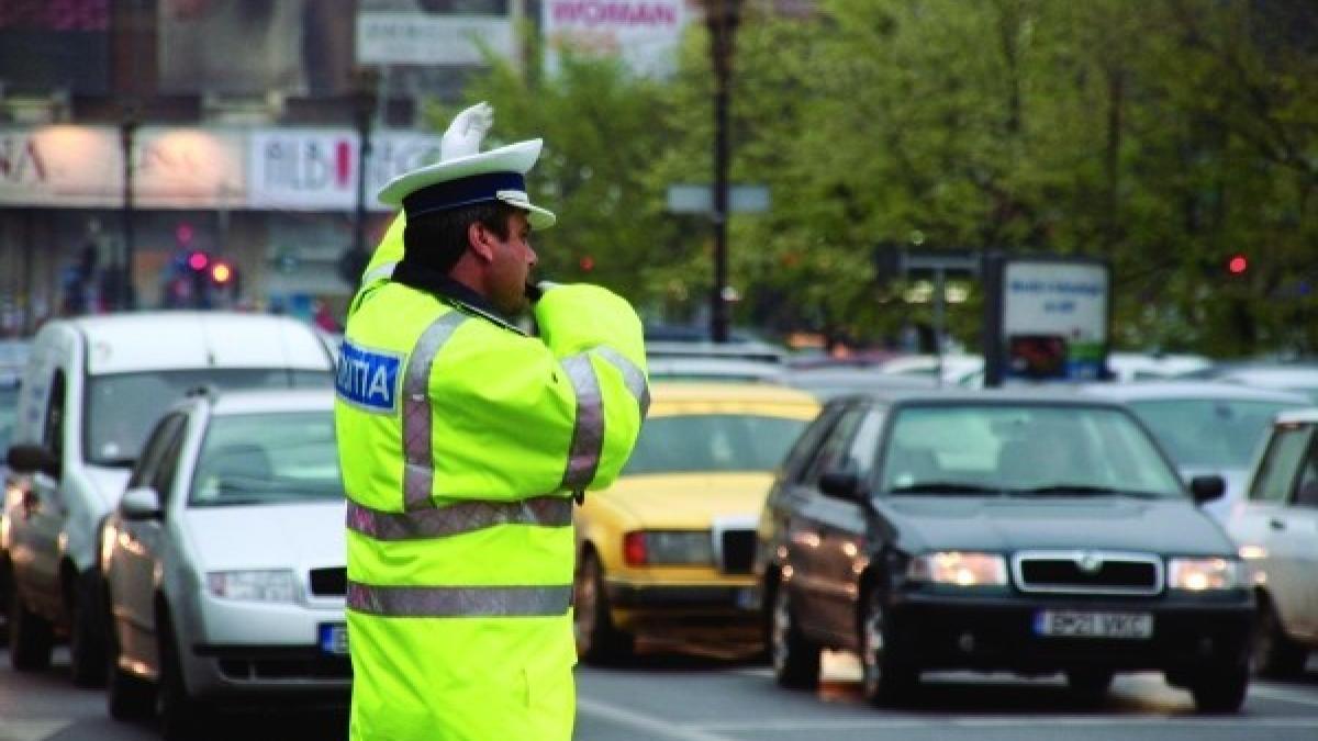 politist_intersectie_85796600