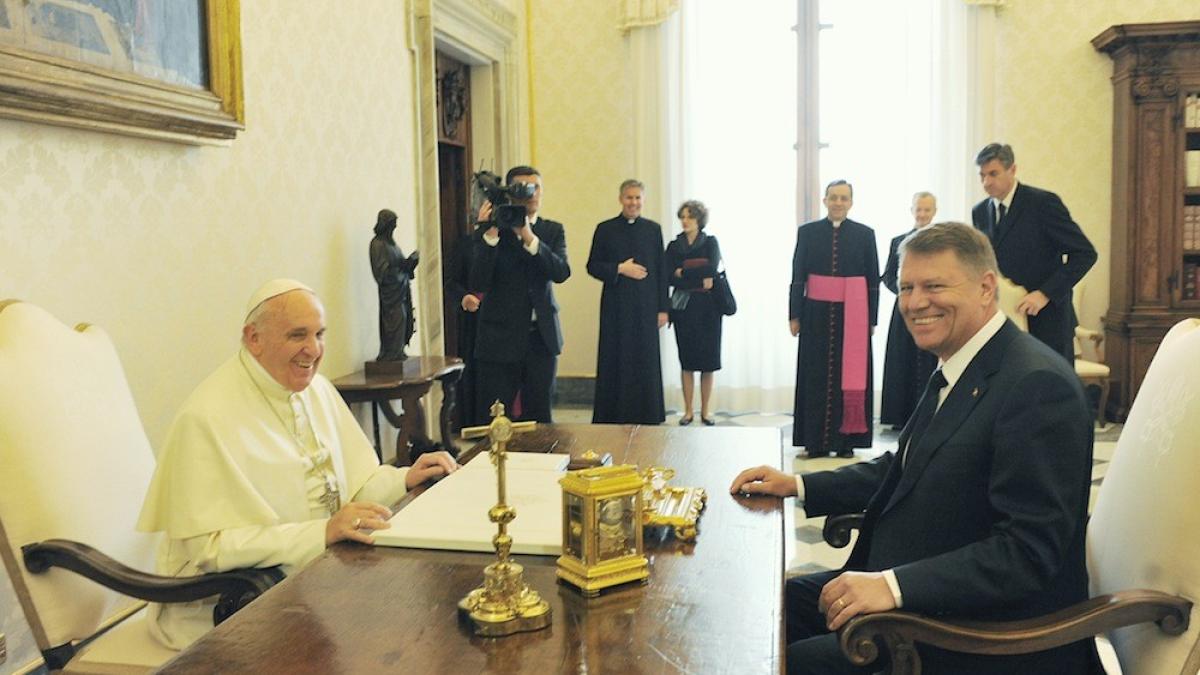 klaus_iohannis_papa_francisc_2015_02159000