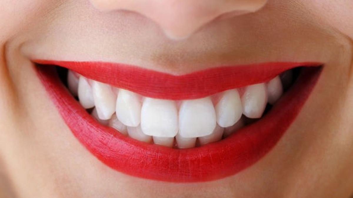 gura_femeie_ruj_46506500